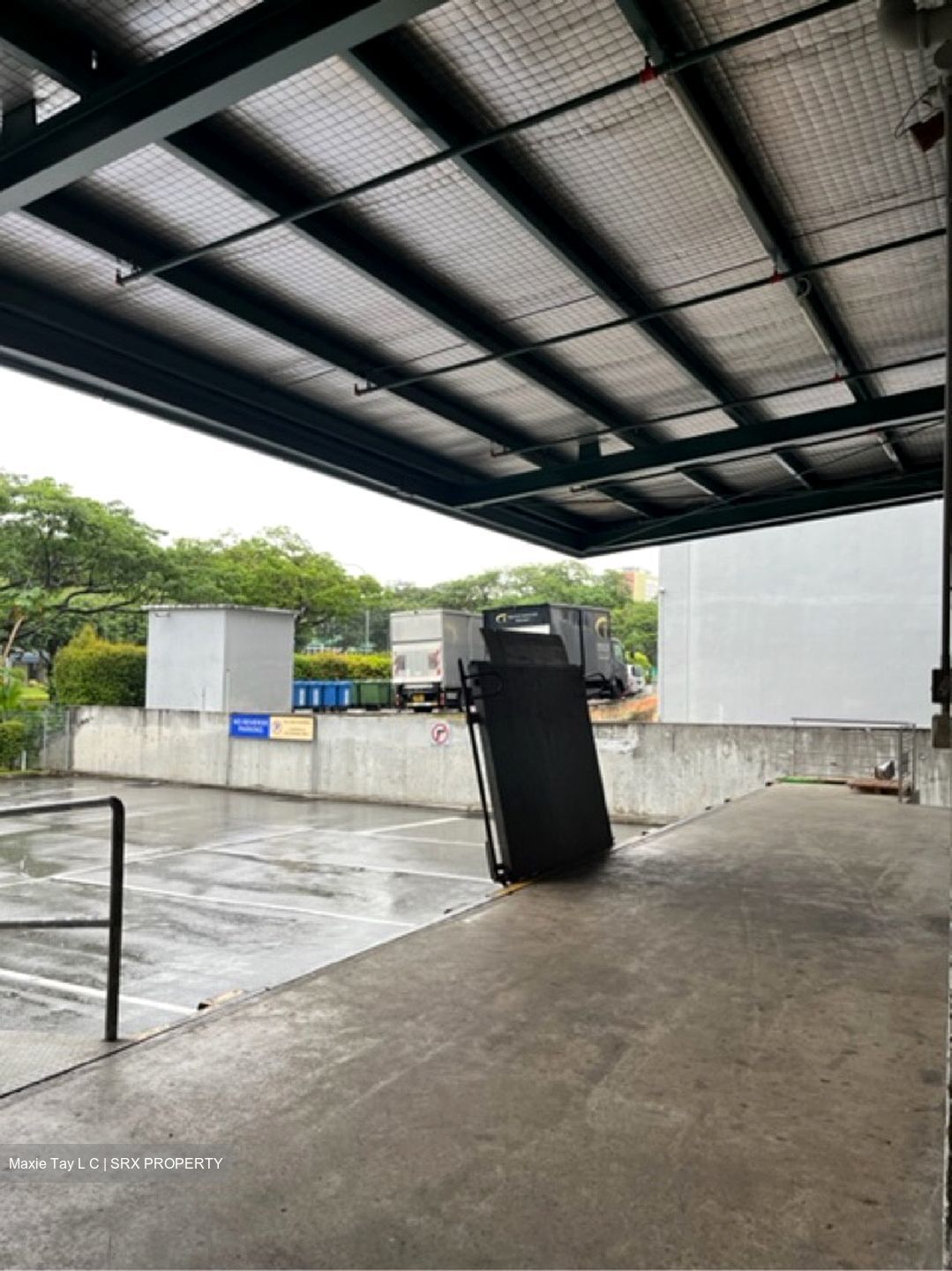 Bizlink Centre (D14), Warehouse #596420301